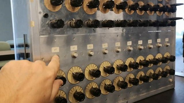 Formant Speech Synthesis Analog 2 sec Talk Generator (part 1 the intro) смотреть онлайн