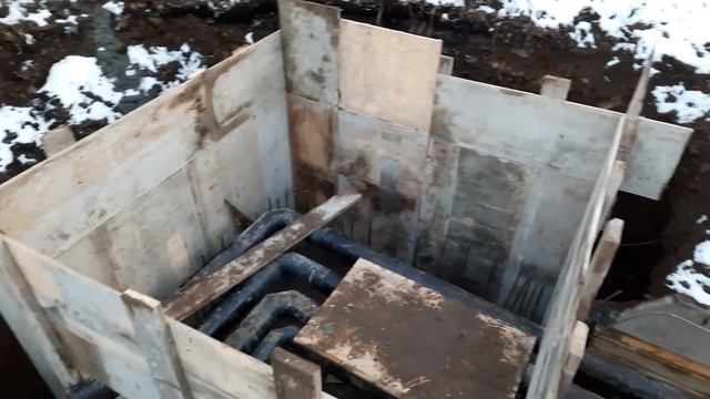 Опалубка стен теплокамеры. Скрутил из фанеры и досок. смотреть онлайн