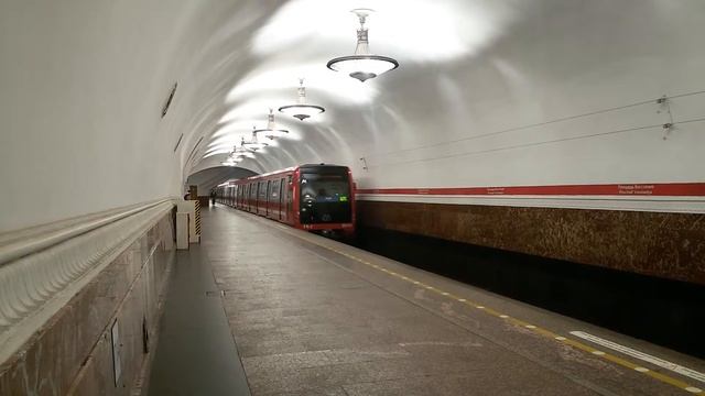 СПб: поезд "Юбилейный" (линия 1) смотреть онлайн