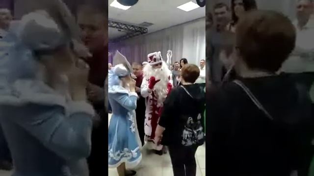 Дед мороз крутит посохом...Прикол... смотреть онлайн