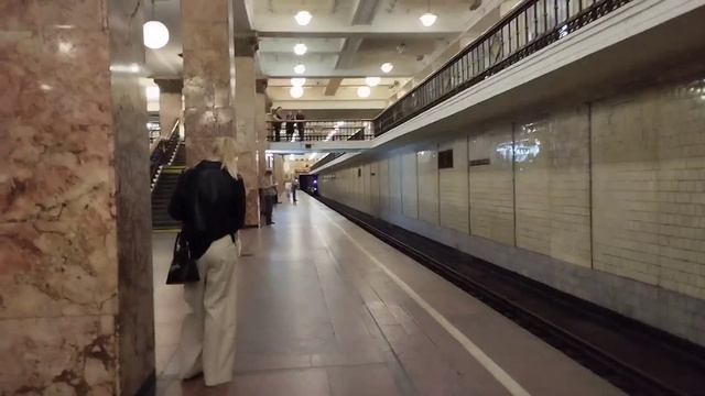 Обкатка поезда Москвы на станции Комсомольская сторону станции Бульвар Рокоссовского///13 Июня 2023 смотреть онлайн