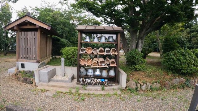 Необычная Япония: Кладбище в деревне - Зачем здесь ведра?