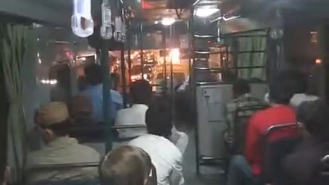 Lahore at Night - Daewoo Bus Inside 15 Nov 2008 Pakistan смотреть онлайн