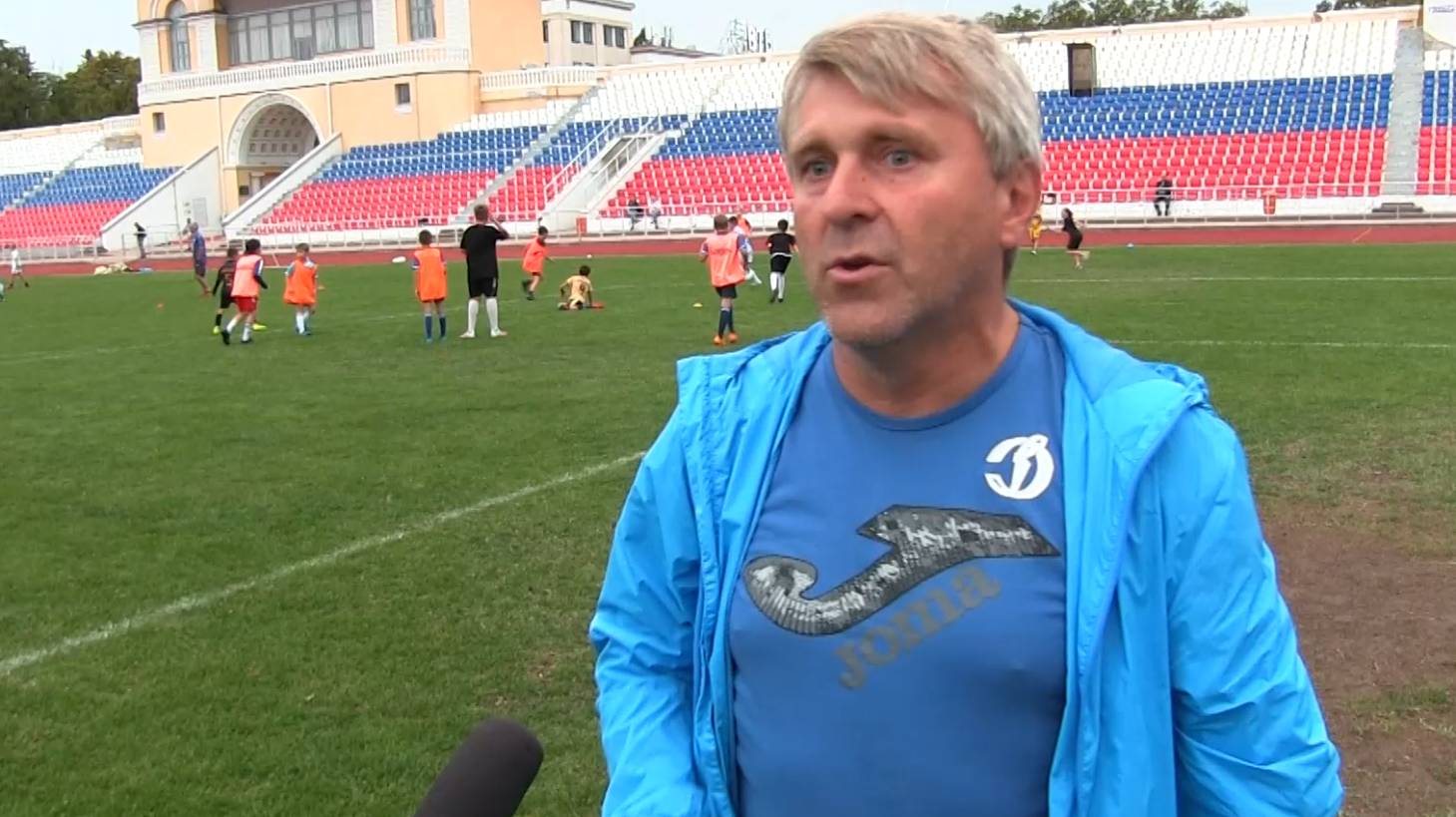 Детский футбольный клуб "Динамчики" из Ставрополя - это лицензированная негосударственная школа.