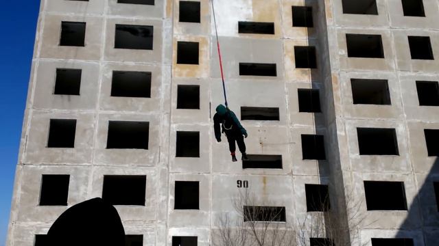 Прыжок корреспондента НВ с девятого этажа.mp4 смотреть онлайн