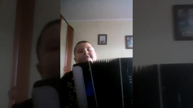 Я учусь играть на баяне смотреть онлайн