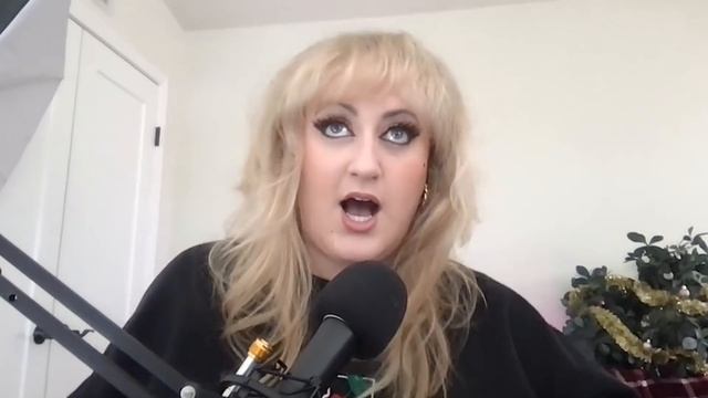 Reacting to Brittany Broski's Weird FanFic смотреть онлайн