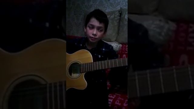 Маленький Чеченец играет на гитаре смотреть онлайн