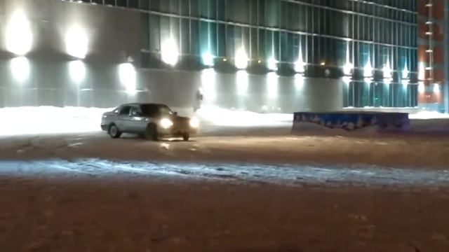 Чуть-чуть дрифта у Континента. Омск 09.01.2017) смотреть онлайн