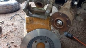 замена передних стоек и тормозных калодок и дисков калина 1го покаления