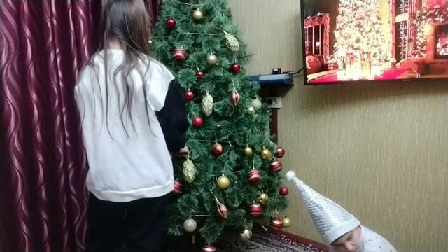 Украшаем ёлку на Новый год! смотреть онлайн
