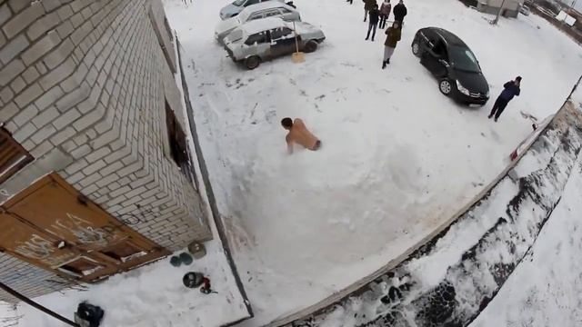 Катание на ватрушках в трусах!!!Или долгожданная зимма!!! смотреть онлайн