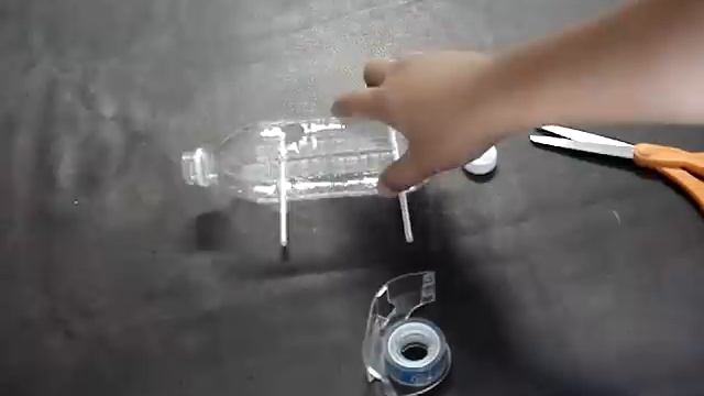 How to make a Balloon Powered Car....very simple!!! смотреть онлайн