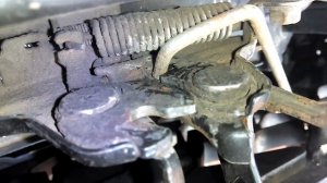 Как открыть капот Nissan Navara \ Pathfinder при помощи крючка