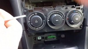 Замена лампы подсветки блока управления климатом Peugeot 408 (Пежо 308)