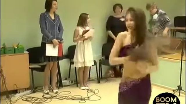 Шик шак шок. 16 летней девочке красивые исполняет живот танцы. смотреть онлайн