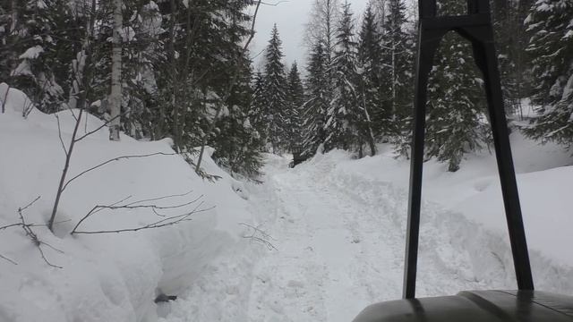 Не смог на Урале лесовозе проехать в делянку... Бульдозер чистит дорогу смотреть онлайн