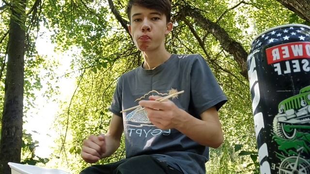 СЪЕЛ РОЛЛЫ В ЛЕСУ | ВЛОГ смотреть онлайн
