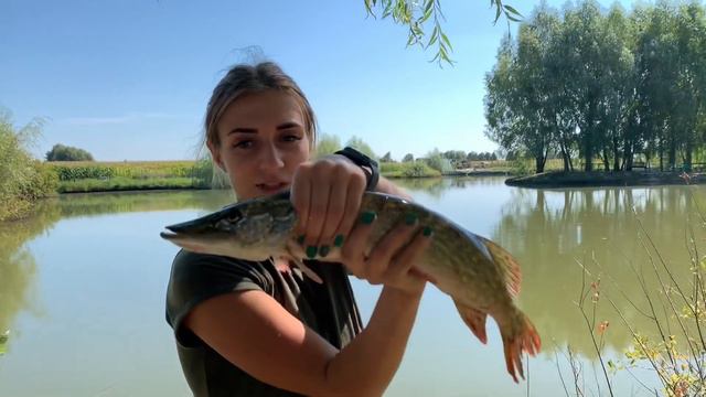 ЛИЗА ГОТОВИТ! Первое видео про приготовление рыбы уже на канале у Лизы! Ловим рыбу и готовим!) смотреть онлайн