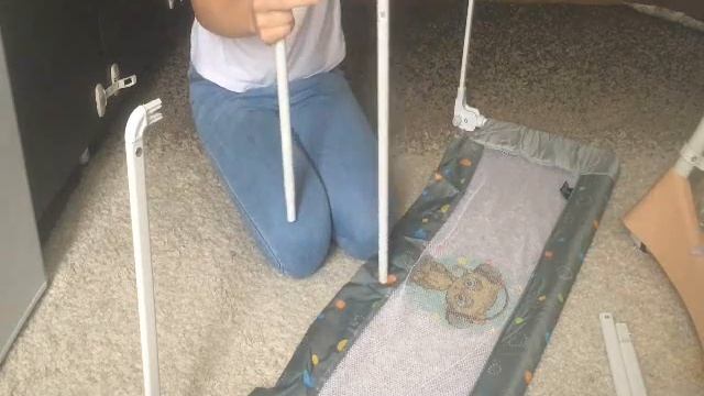 Видео обзор и сборка защитного барьера для кровати смотреть онлайн