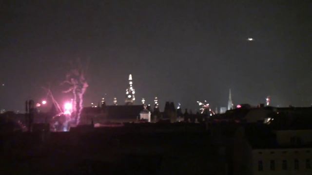 🎆 Silvester 2015 | Fantastisches Feuerwerk über den Dächern von Wien смотреть онлайн
