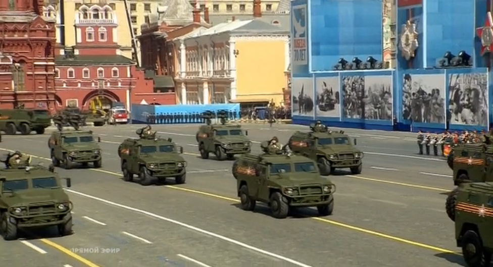 Парад Победы 2015 года (Проезд боевой техники) смотреть онлайн