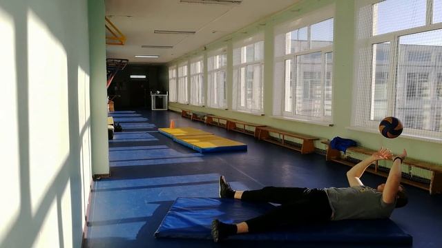 Комплекс упражнений с волейбольным мячом смотреть онлайн