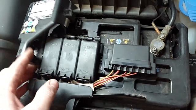 VW Polo 9N3 Batterie Wechsel, Auto startet schwer (Battery change) смотреть онлайн
