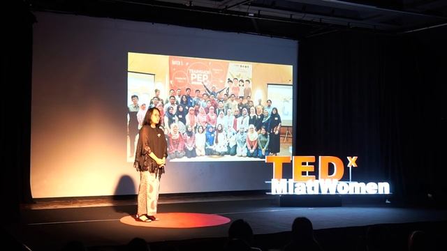 Being a Modern Royal Javanese Princess | Gusti Kanjeng Ratu Hayu | TEDxMlatiWomen смотреть онлайн