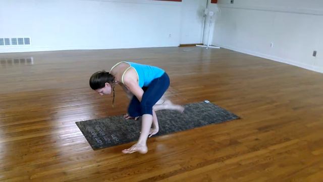 Crow flowing to 8 angle then split-leg arm balance смотреть онлайн