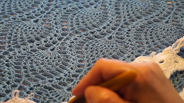 Белый топ безотрывными мотивами с глубоким вырезом.Crochet motifs tunic( узор № 68) смотреть онлайн