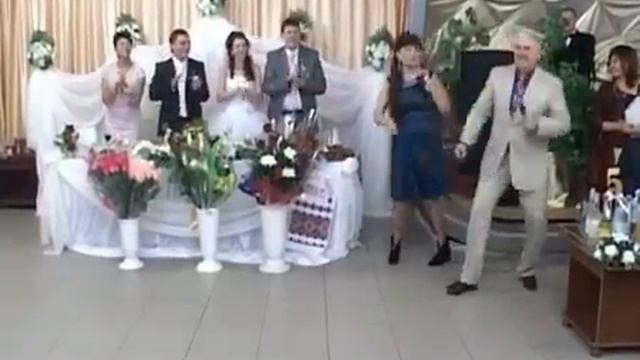 Необычный тост от родителей.mp4 смотреть онлайн