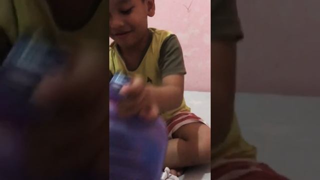 My son 5 years old, unboxing Hotwheels volkswagen T2 pick up смотреть онлайн