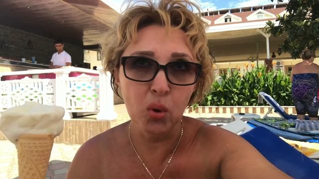 #бассейн, мороженое ?, море ?, смайлик