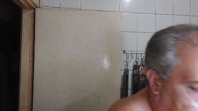 Бритьё опасной бритвой просто для удовольствия. смотреть онлайн