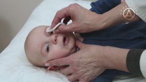 Как правильно закапывать капли в глаза ребенку