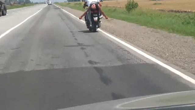 Пьяные на скутере смотреть онлайн