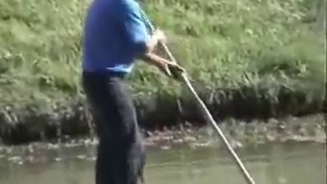 Ручной мини земснаряд Piranha для очистки водоемов от ила Portable Mini Dredge for removing silt смотреть онлайн