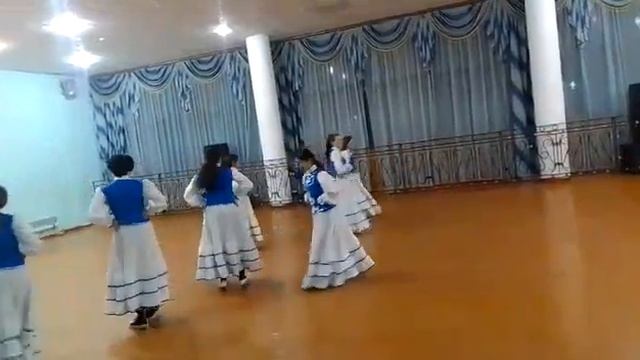 выступаем видео онлайн! Новый танец! смотреть онлайн