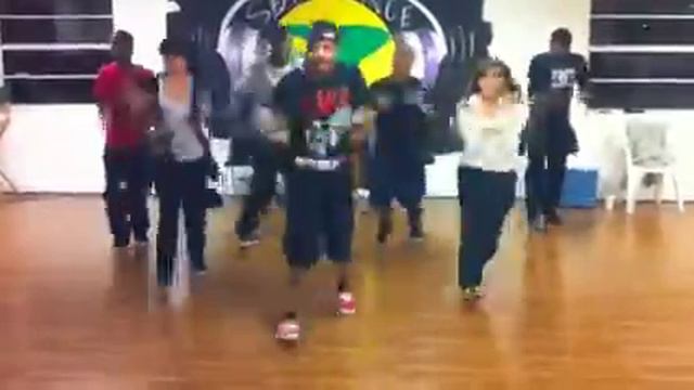 Sean's Dance Factory "Buzzin'" смотреть онлайн