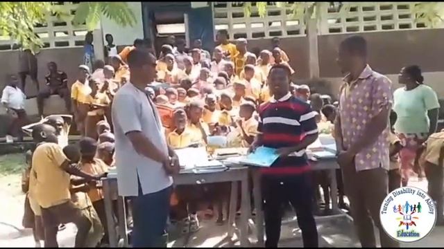 AYENSUKROM M/A SCHOOL RECEIVES REACT/USBORNE BOOKS DONATIONS смотреть онлайн