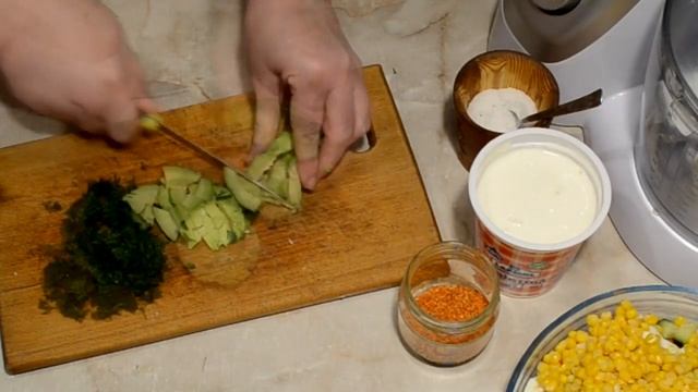 Вкуснейший салат с крабовыми палочками и соусом из авокадо! Самый лучший рецепт! смотреть онлайн