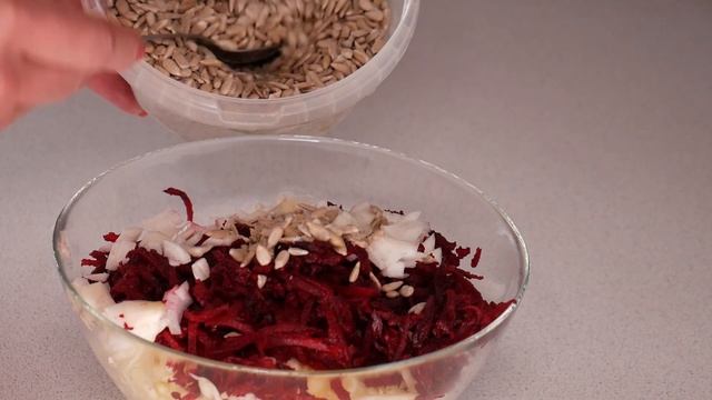 ГОТОВЛЮ ТРИ РАЗА В ДЕНЬ! САЛАТ ИЗ СЫРОЙ СВЕКЛЫ за 5 минут. Сочный и полезный салат смотреть онлайн