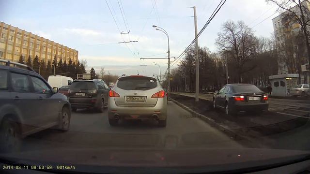 Лексус "объехал" пробку смотреть онлайн