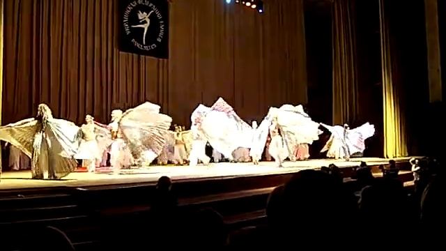 Танцы народов мира. Птицы.MOV смотреть онлайн