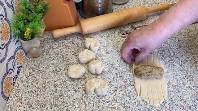Вкуснейшая выпечка из дрожжевого теста. Хватило и на котлеты в тесте, и на булочки смотреть онлайн