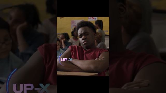 В школе над ним все издеваются и он нашёл себе крышу😏 #фильм#сериал