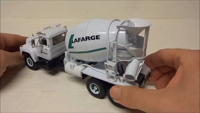 First Gear 1:34 Mack R-600 Concrete Mixer Truck Lafarge смотреть онлайн