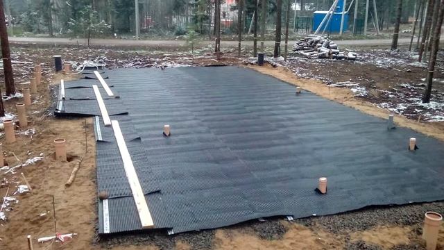 Дом из бруса на монолитной плите с ростверком