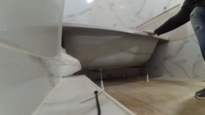 Что делать если ванна не влезет Врезка ванны в стену и установка